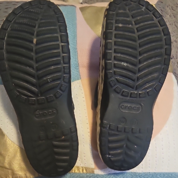 CROCS Womens Black and Tan Leopard - Picture 5 of 8